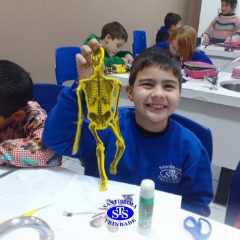 Alunos realizam atividades práticas sobre o corpo humano | 2º ano 