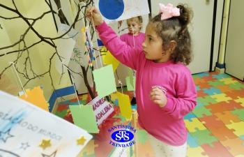 Alunos constroem Árvore das Vivências com memórias | Infantil 3