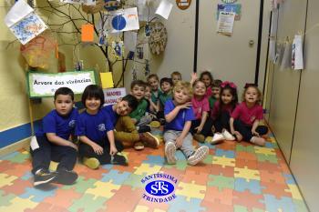 Alunos constroem Árvore das Vivências com memórias | Infantil 3