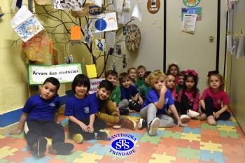 Alunos constroem Árvore das Vivências com memórias | Infantil 3