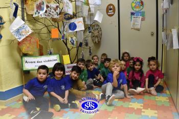 Alunos constroem Árvore das Vivências com memórias | Infantil 3