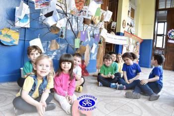 Alunos constroem Árvore das Vivências com memórias | Infantil 3