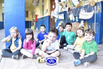 Alunos constroem Árvore das Vivências com memórias | Infantil 3