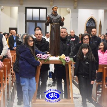 Famílias do Colégio se reúnem em momentos de oração e gratidão na Catedral