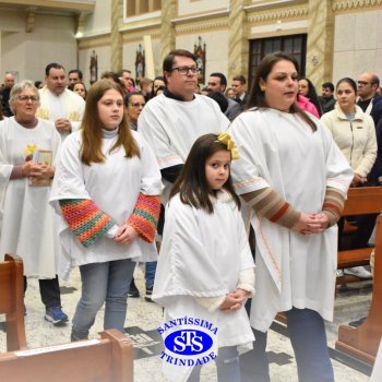Famílias do Colégio se reúnem em momentos de oração e gratidão na Catedral