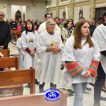Famílias do Colégio se reúnem em momentos de oração e gratidão na Catedral