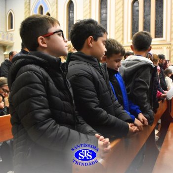 Famílias do Colégio se reúnem em momentos de oração e gratidão na Catedral