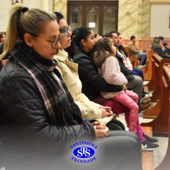 Famílias do Colégio se reúnem em momentos de oração e gratidão na Catedral