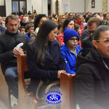 Famílias do Colégio se reúnem em momentos de oração e gratidão na Catedral