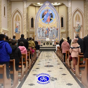 Famílias do Colégio se reúnem em momentos de oração e gratidão na Catedral