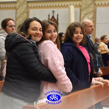 Famílias do Colégio se reúnem em momentos de oração e gratidão na Catedral