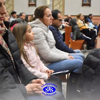 Famílias do Colégio se reúnem em momentos de oração e gratidão na Catedral