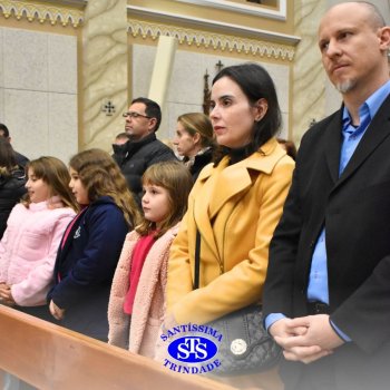 Famílias do Colégio se reúnem em momentos de oração e gratidão na Catedral