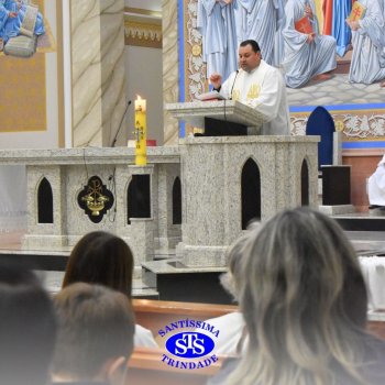 Famílias do Colégio se reúnem em momentos de oração e gratidão na Catedral