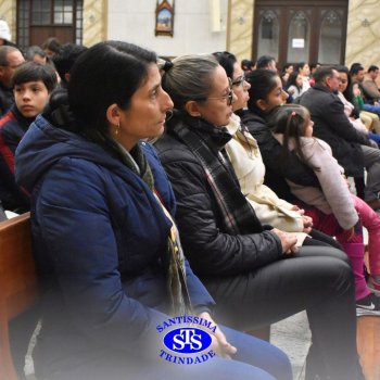 Famílias do Colégio se reúnem em momentos de oração e gratidão na Catedral