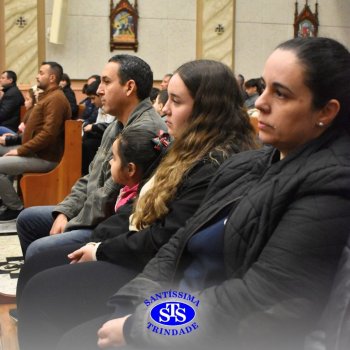 Famílias do Colégio se reúnem em momentos de oração e gratidão na Catedral