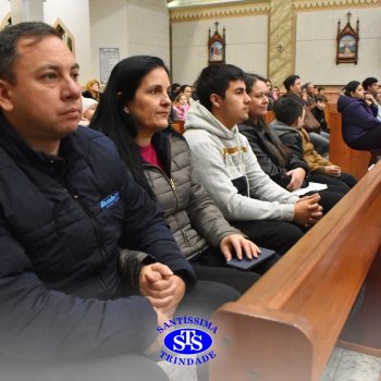Famílias do Colégio se reúnem em momentos de oração e gratidão na Catedral