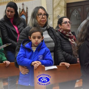 Famílias do Colégio se reúnem em momentos de oração e gratidão na Catedral