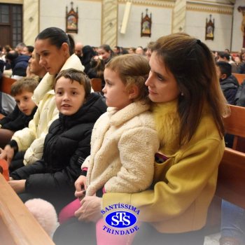 Famílias do Colégio se reúnem em momentos de oração e gratidão na Catedral