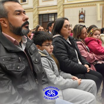 Famílias do Colégio se reúnem em momentos de oração e gratidão na Catedral
