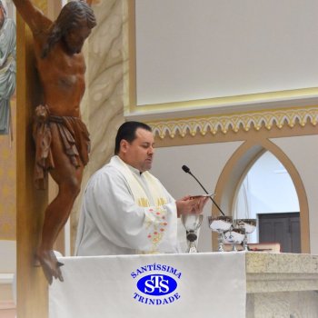 Famílias do Colégio se reúnem em momentos de oração e gratidão na Catedral