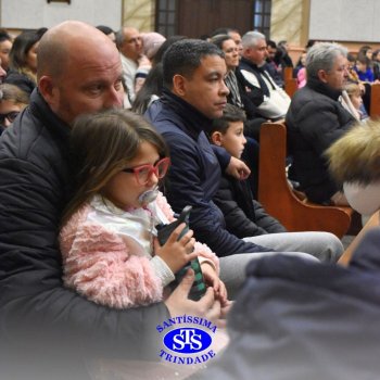 Famílias do Colégio se reúnem em momentos de oração e gratidão na Catedral
