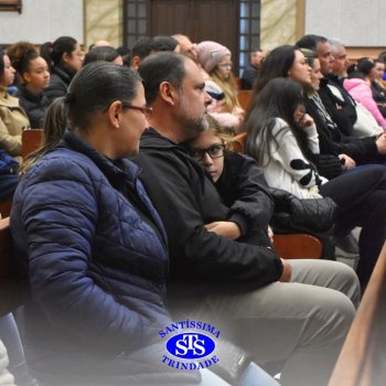 Famílias do Colégio se reúnem em momentos de oração e gratidão na Catedral