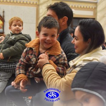 Famílias do Colégio se reúnem em momentos de oração e gratidão na Catedral