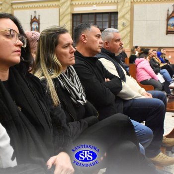 Famílias do Colégio se reúnem em momentos de oração e gratidão na Catedral