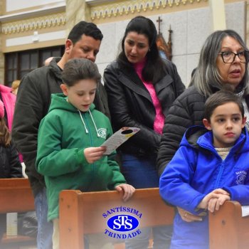 Famílias do Colégio se reúnem em momentos de oração e gratidão na Catedral