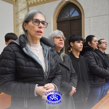 Famílias do Colégio se reúnem em momentos de oração e gratidão na Catedral