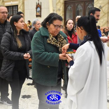 Famílias do Colégio se reúnem em momentos de oração e gratidão na Catedral