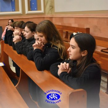 Famílias do Colégio se reúnem em momentos de oração e gratidão na Catedral