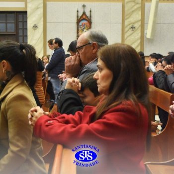 Famílias do Colégio se reúnem em momentos de oração e gratidão na Catedral