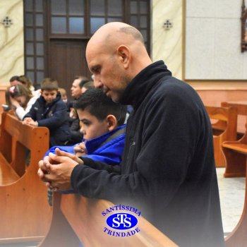 Famílias do Colégio se reúnem em momentos de oração e gratidão na Catedral