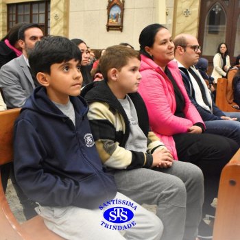 Famílias do Colégio se reúnem em momentos de oração e gratidão na Catedral