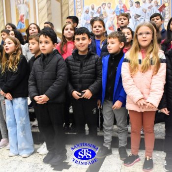 Famílias do Colégio se reúnem em momentos de oração e gratidão na Catedral