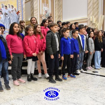 Famílias do Colégio se reúnem em momentos de oração e gratidão na Catedral
