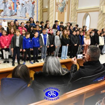 Famílias do Colégio se reúnem em momentos de oração e gratidão na Catedral