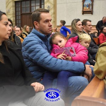 Famílias do Colégio se reúnem em momentos de oração e gratidão na Catedral
