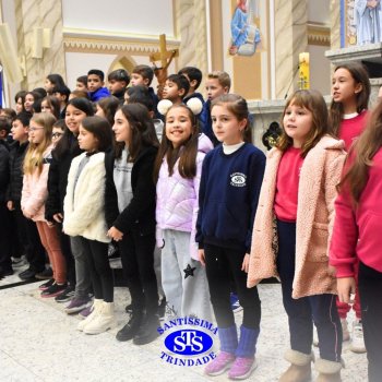 Famílias do Colégio se reúnem em momentos de oração e gratidão na Catedral