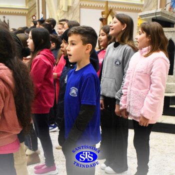 Famílias do Colégio se reúnem em momentos de oração e gratidão na Catedral