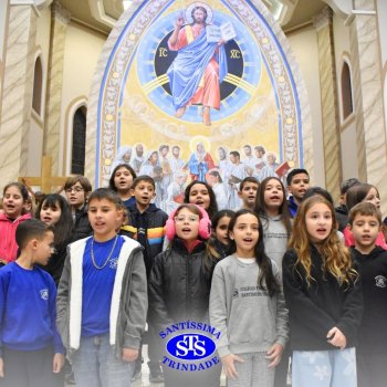Famílias do Colégio se reúnem em momentos de oração e gratidão na Catedral