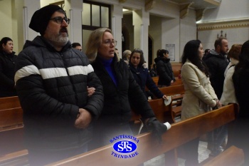 Famílias reunidas em oração na Catedral de Cruz Alta 