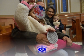 Famílias reunidas em oração na Catedral de Cruz Alta 