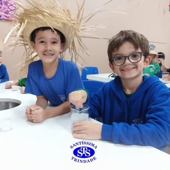 Aulas no laboratório de ciências promovem aprendizado lúdico 