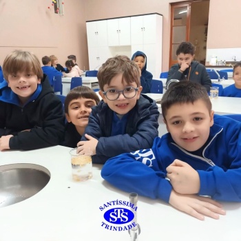 Aulas no laboratório de ciências promovem aprendizado lúdico 