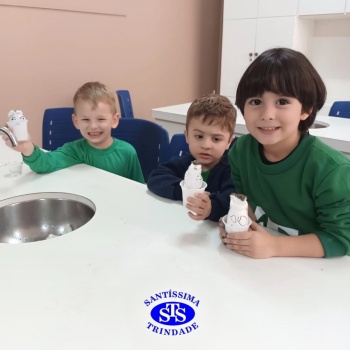 Aulas no laboratório de ciências promovem aprendizado lúdico 