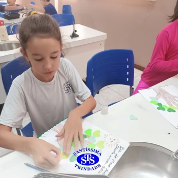 Aulas no laboratório de ciências promovem aprendizado lúdico 