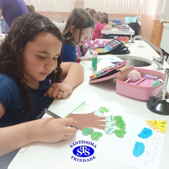 Aulas no laboratório de ciências promovem aprendizado lúdico 